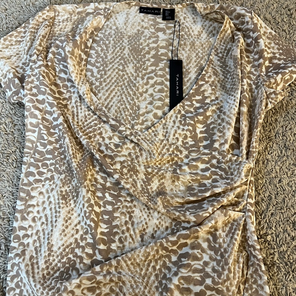 Tahari Women's Brown Beige Snakeskin Short Sleeve Wrap Top Size Large NWT